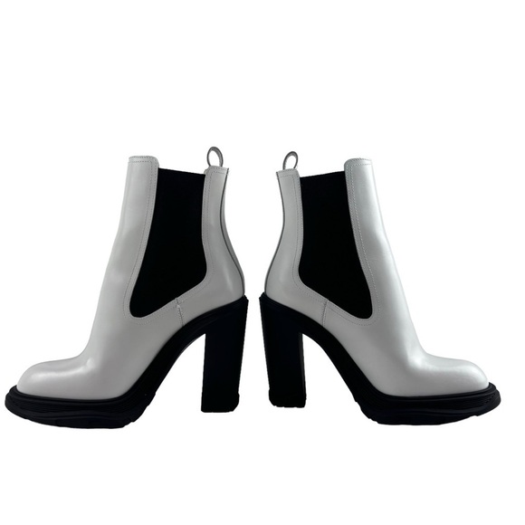 ALEXANDER MCQUEEN PATENT LEATHER WHITE BLACK TREAD HEELED MOD ANKLE BOOTS - Picture 6 of 16